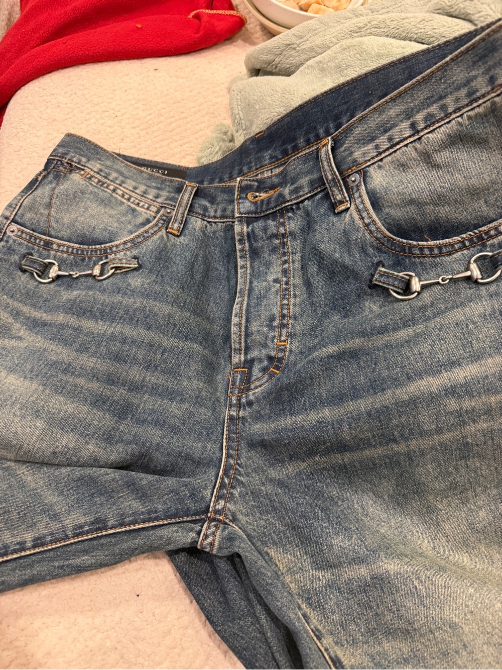 Gucci Washed Blue Denim Jeans with Signature Hardware - Picture 15 of 15